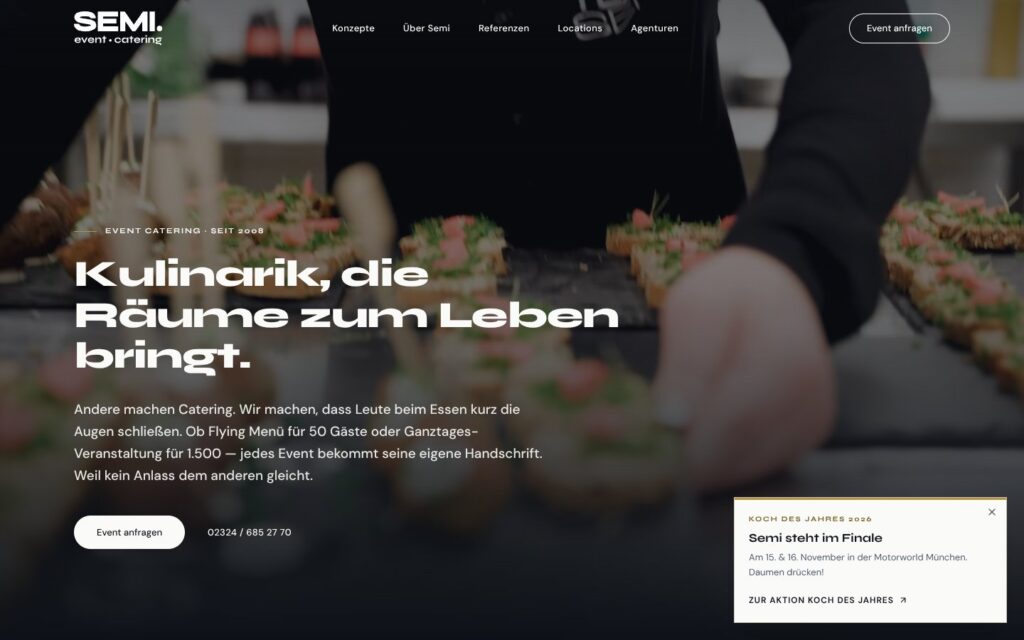 Startseite von semi-catering.de: Fingerfood in Nahaufnahme, darüber die Überschrift „Kulinarik, die Räume zum Leben bringt".