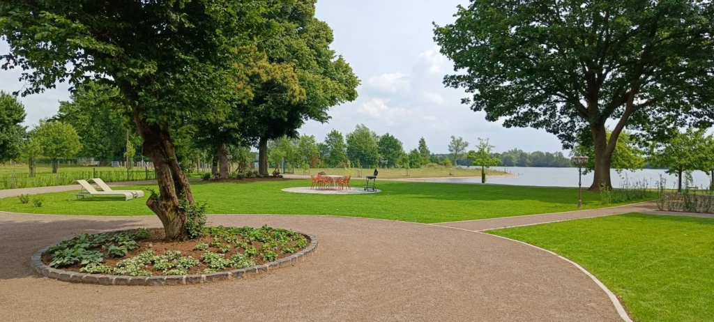 Blick auf den See vor dem Coproyshof